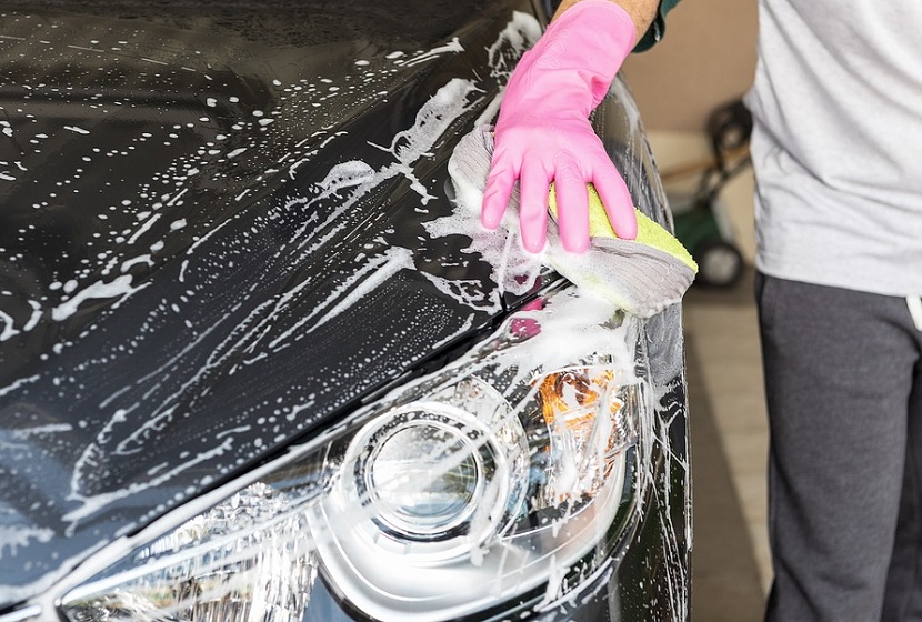 Ovu grešku svi prave prilikom pranja, a uništava farbu na automobilu