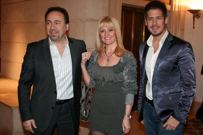 Marinko Rokvic sa suprugom Supruga Slavica i sin Nikola Marinko Rokvic sa suprugom Supruga Slavica i sin Nikola