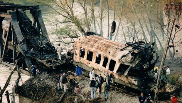 Srušio se željeznički most u Americi: Vlak se zapalio, vagoni u jezeru Scan0003-620x350