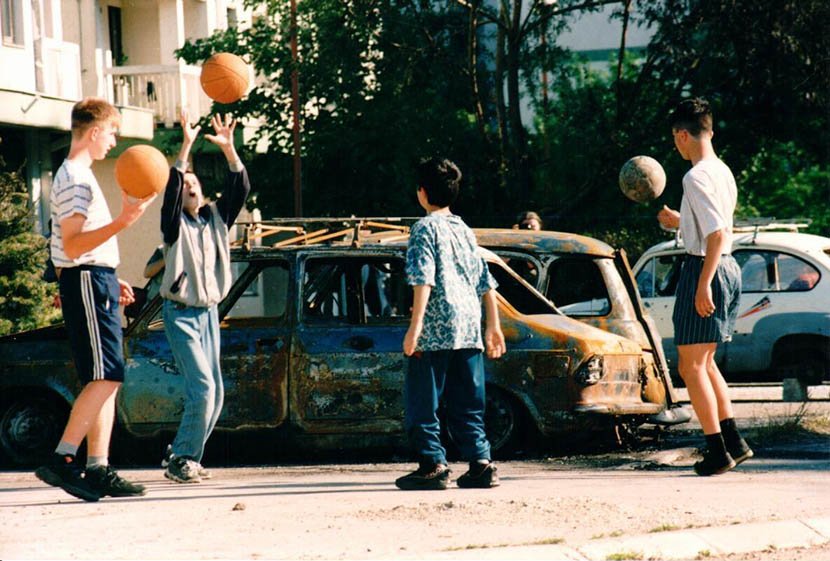 Naselje Duvanište nakon kasetnih bombi, 1999. Niš