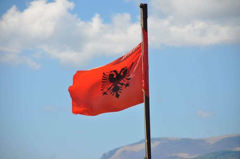 Albanija, zastava