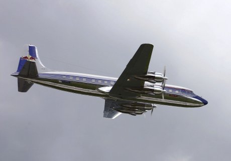 avion, Daglas DC-6B,  Red bul, Leteći bikovi, Flying Bulls