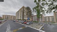 Opšti karambol u naselju Stepa Stepanović: Auto proklizao, udario i oštetio 9 parkiranih vozila