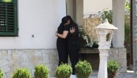 Mog tate više nema... Ćerka Sinana Sakića u suzama, potresne scene ispred porodične kuće u Loznici (FOTO) (VIDEO)