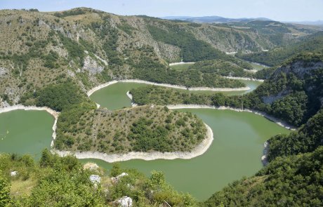 Specijalni rezervat prirode Uvac nalazi se na jugozapadu Srbije, zahvata površinu od 7. 453 hektara i obuhvata delove teritorija Nova Varoš i Sjenica.