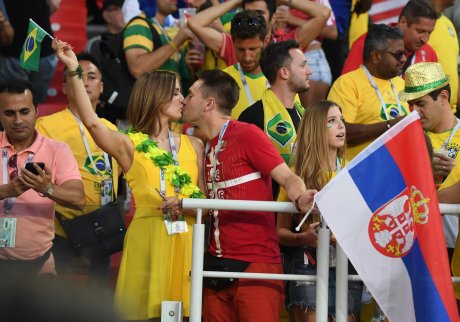 Fudbal Srbija, Brazil, poljubac