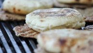 Srbi je svakodnevno jedu, a sada proglašena za najbolje pecivo: Tradicionalni srpski proizvod osvojio Evropu