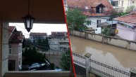 Dovoljno je samo par minuta kiše da Vojvode Vlahovića zapliva: Očajni Beograđani ponovo gazili kroz "smrdljivo jezero" (FOTO)