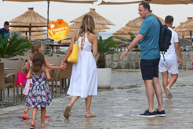 Uživanje u porodičnom odmoru: Sergej Ćetković sa suprugom i preslatkim ...