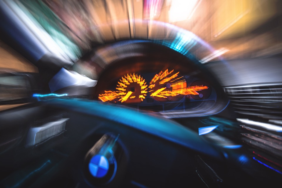 Vozite 140 umesto 120 km/h da biste uštedeli vreme? Matematika pokazuje koliko (NE) dobijate po kilometru