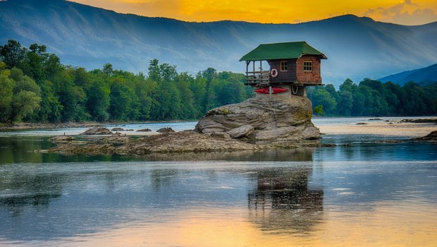 Drina, Bajina Basta, Kucica na Drini, kucica na drini