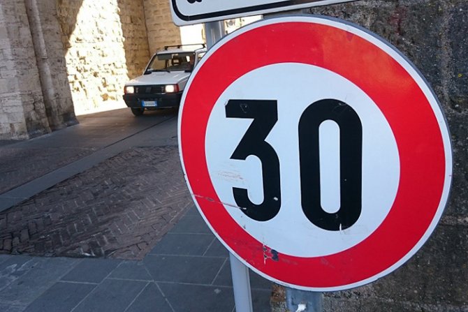 ograničenje brzine, 30 na sat, saobraćaj, brzina, ograničenje, automobil ograničenje brzine, 30 na sat, saobraćaj, brzina, ograničenje, automobil
