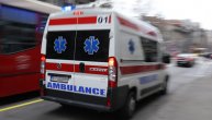 Oborio pešaka u Nišu, pa pobegao: Povređeni čovek prevezen u Urgentni, policija traga za motociklistom