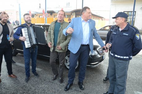 Milorad Dodik, granična policija, rakija