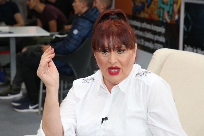 Dr Nada Macura, sajam, Telegraf