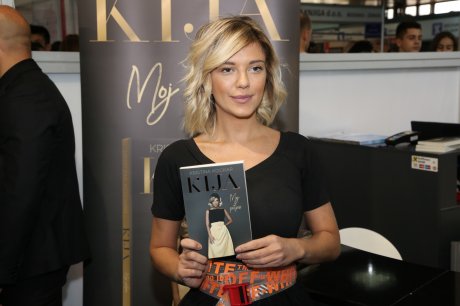 Kristina Kija Kockar, potpisivanje knjige