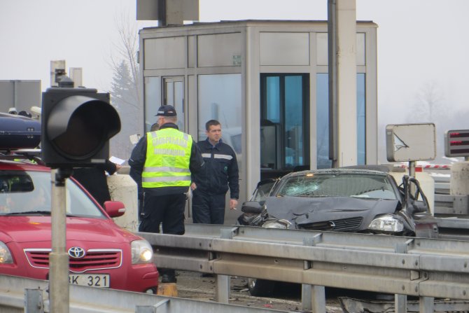 Nis, naplatna rampa, autoput, policija, uviđaj, saobraćajka, saobraćajna nesreca