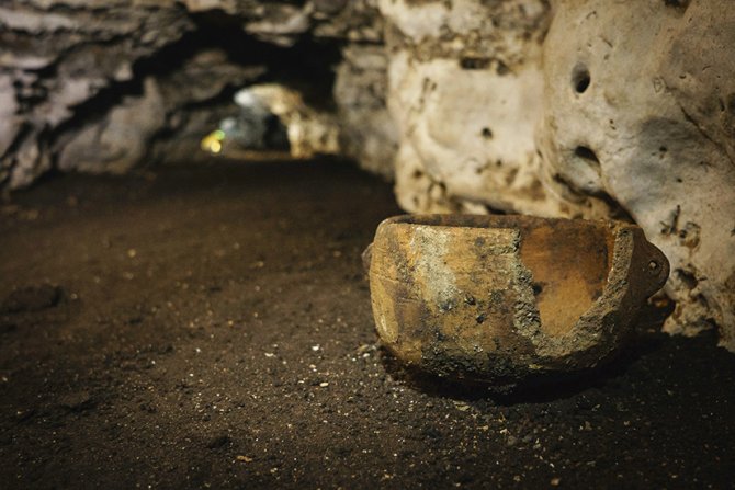 Meksički arheolozi iz Nacionalnog instituta za antropologiju i istoriju objavili su da su pronašli pećinu u svetilištu Maja Čičen Ici, u kojoj su otkrili oko 200 keramičkih posuda u skoro netaknutom stanju.