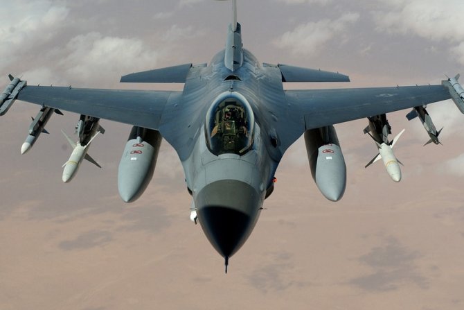 avion F16 F-16