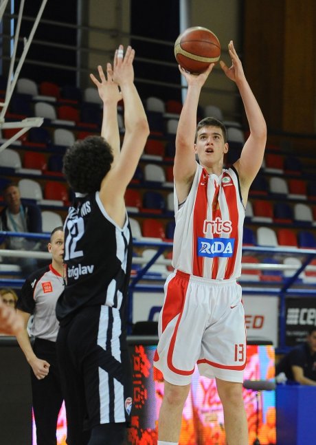 Juniori KK Crvena zvezda i KK Partizan