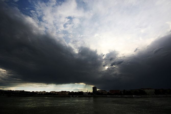 Kišni oblaci nad Novim Sadom