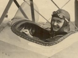 Danica Tomić prva žena pilot u Srbiji