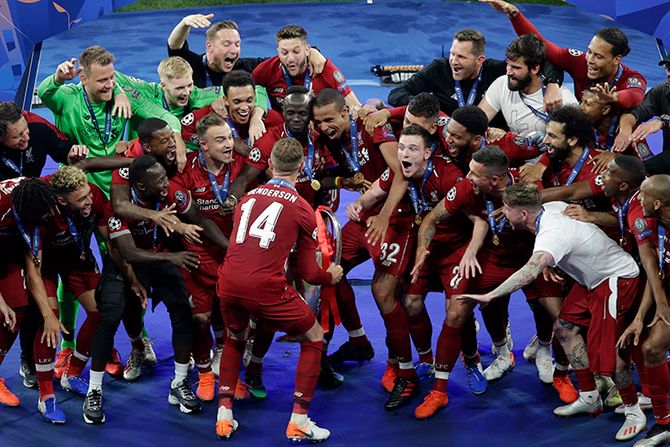 Fudbaleri Liverpula osvojili su trofej Lige šampiona, pošto su u finalu u Madridu pobedili Totenhem sa 2:0 (1:0).