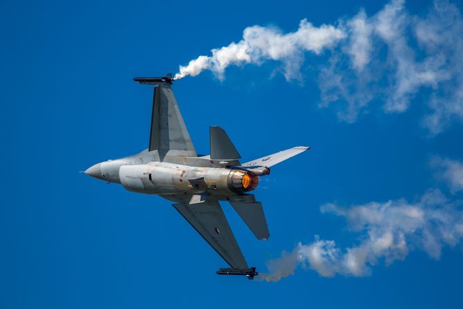 Avion F16