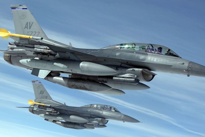 Avion F16, F-16