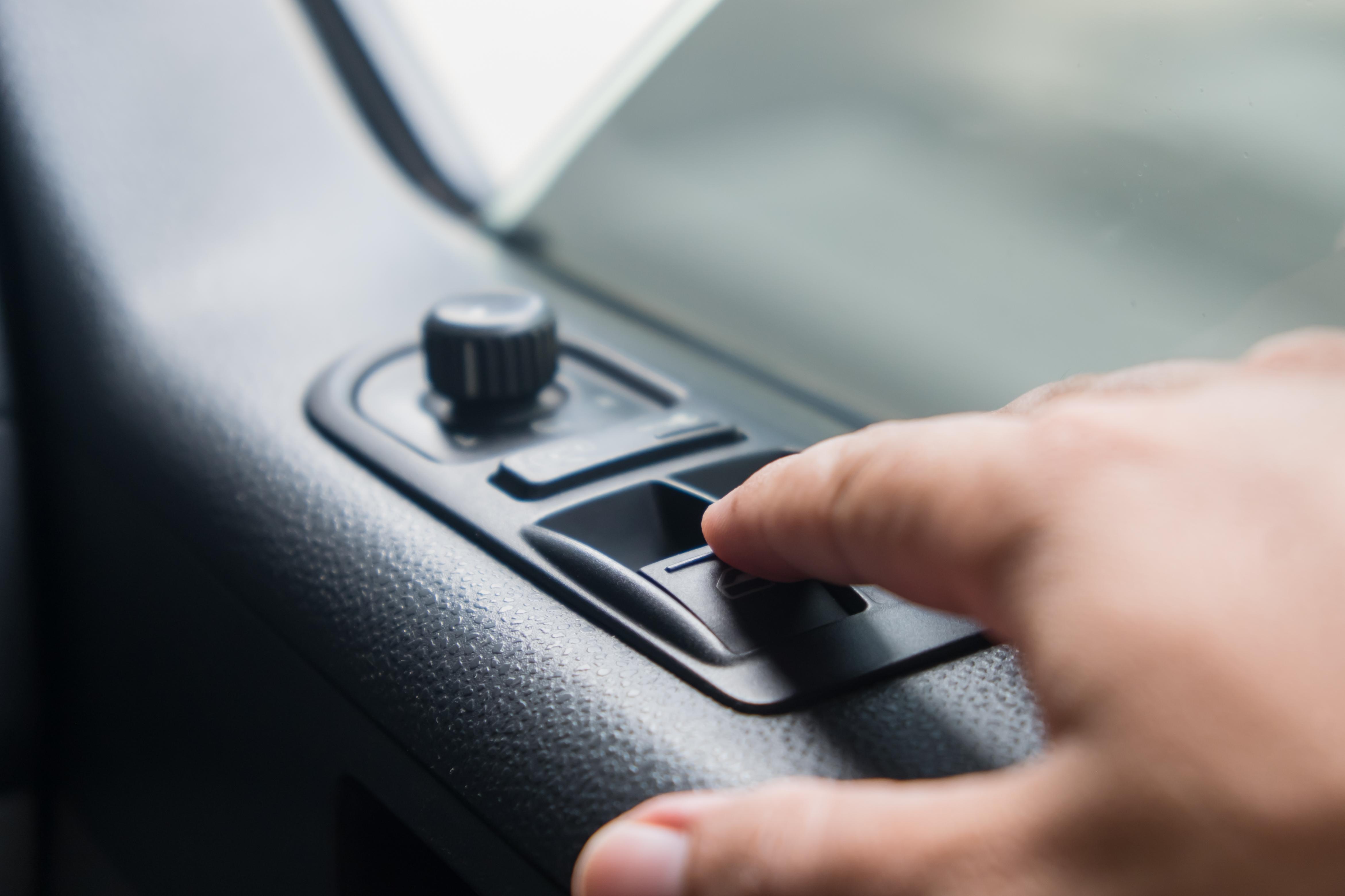 Ovu skrivenu funkciju ima mnogo automobila: Leti je zlata vredna, a mnogi za nju ni ne znaju