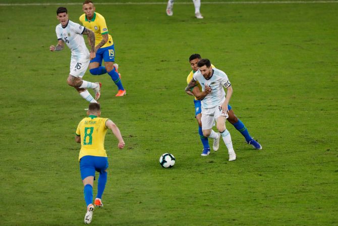 Fudbalska reprezentacija Brazila, Fudbalska reprezentacija Argentine, Lionel Mesi