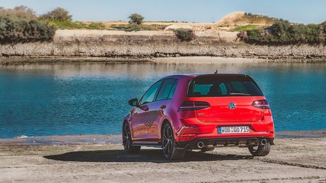 Automobili Volkswagen Golf GTI