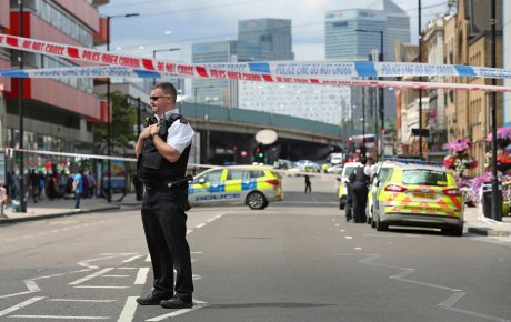 London, engleska policija, ubadanje nožem