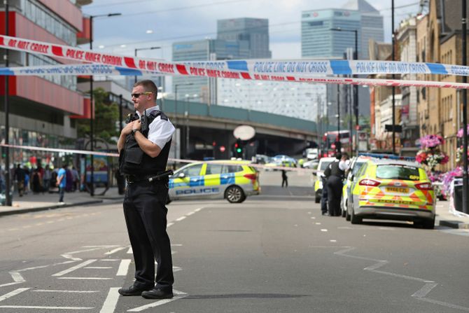 London, engleska policija, ubadanje nožem