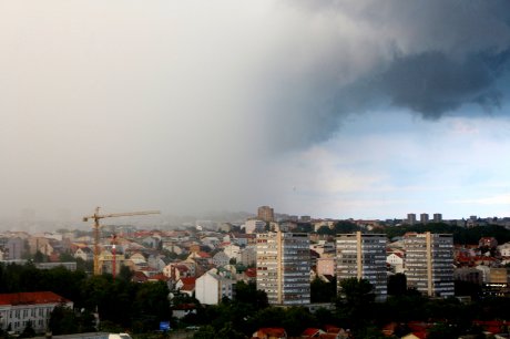 Oluja, kisa, pljusak nevreme oblaci, vozdovac, Beograd