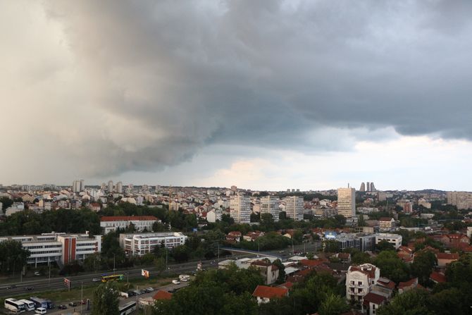 Beograd Oluja, kisa, pljusak nevreme oblaci, vozdovac,