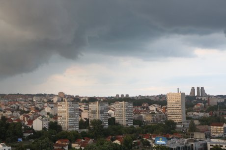 Beograd Oluja, kisa, pljusak nevreme oblaci, vozdovac,