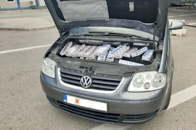 Cigarete sakrivene u automobilu