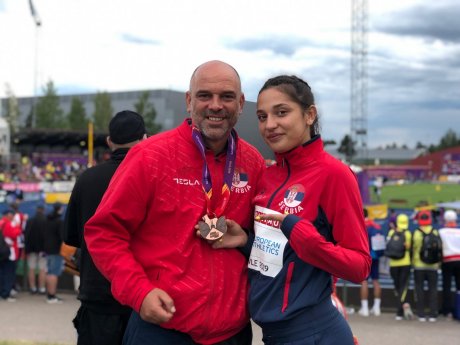 Milica Gardašević sa trenerom Markom Milinkovim nakon osvojene bronze na U23 prvenstvu Evrope Milica Gardašević sa trenerom Markom Milinkovim nakon osvojene bronze na U23 prvenstvu Evrope