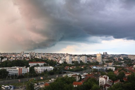 Beograd, oluja, nevreme, kiša, oblaci