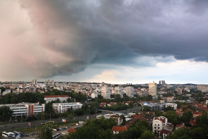 Beograd, oluja, nevreme, kiša, oblaci