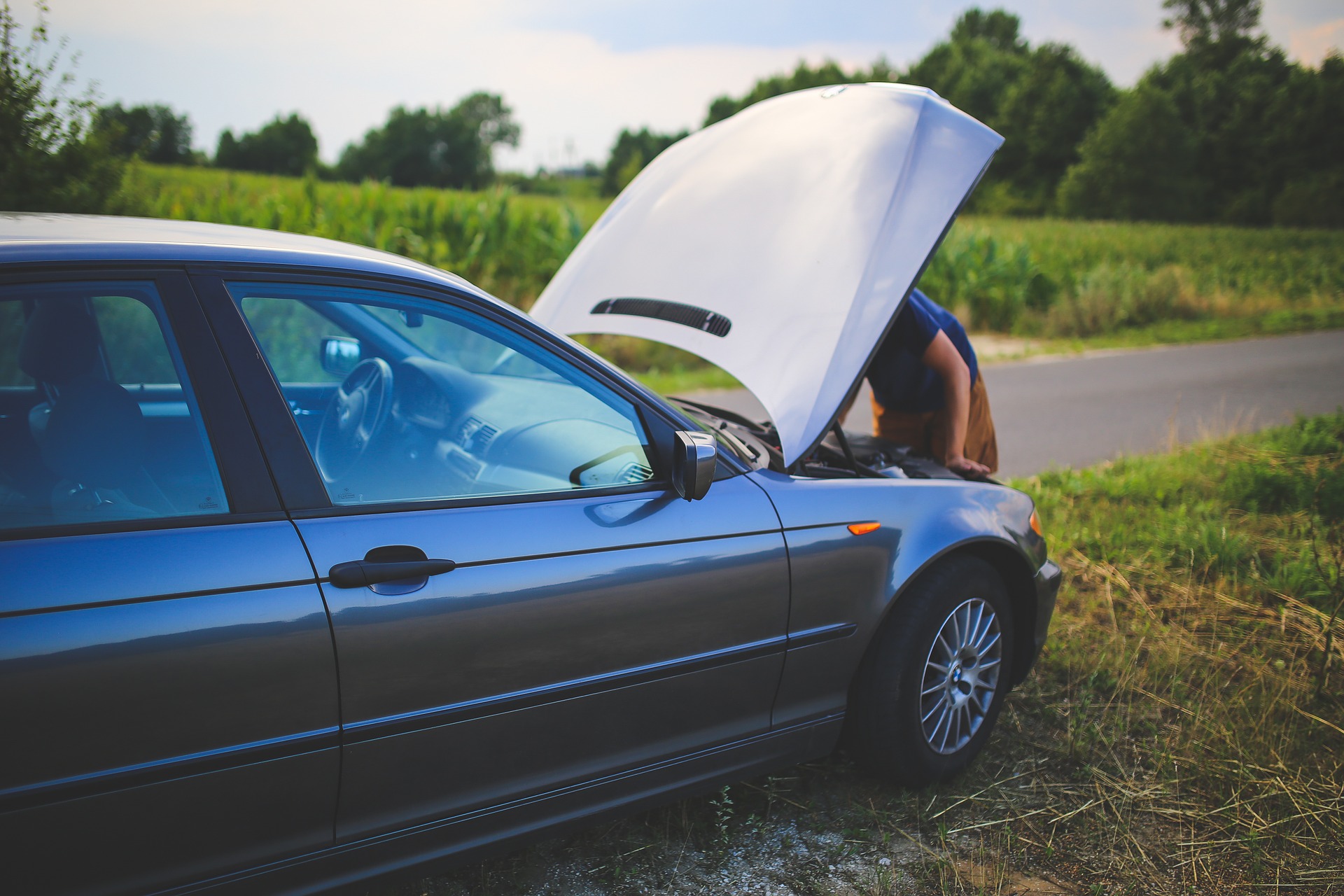 Nivo ulja u motoru morate znati da proverite, ali ovo u modernim automobilima ne dirajte sami!