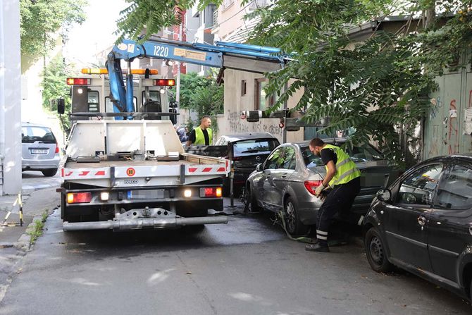 Pucnjava na Zvezdari, zvezdara, policija, uvidjaj, odnosenje automobila