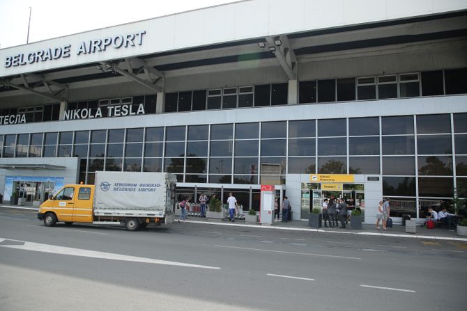 Aerodrom Nikola Tesla, zgrada