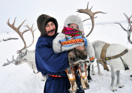 Neneci poznati i kao Samojedi, nomadski narod koji živi u području Jamalo-Nenecki na periferiji Rusije