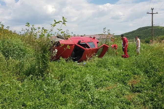 povredjeni tinejdžeri u sletanju s puta