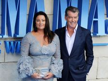 Pierce Brosnan, žena