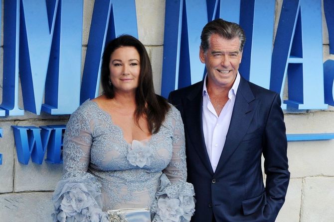 Pierce Brosnan, žena