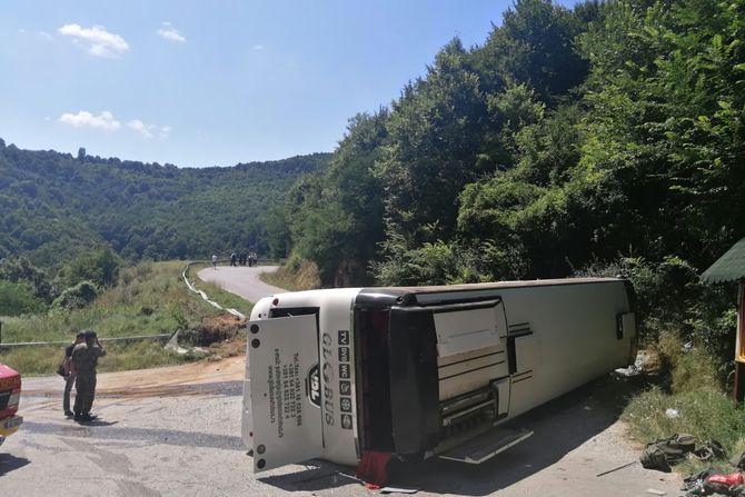 Prevrnuo se autobus kod Vranja