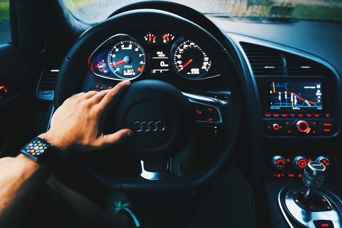 Kola, Komandna tabla, Kilometri Kola, Komandna tabla, Kilometri